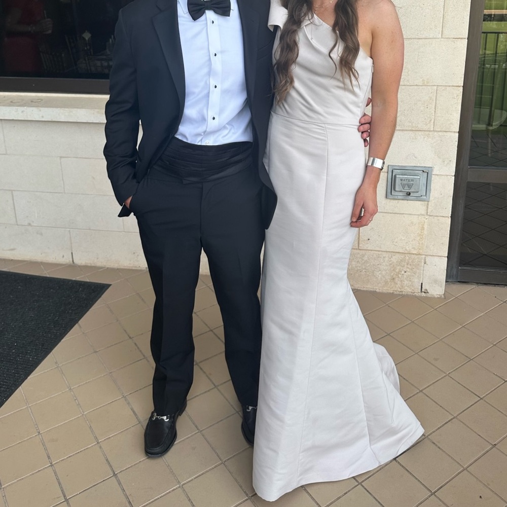 Amsale sierra dress GB199A  in champagne! Altered to fit a 6!